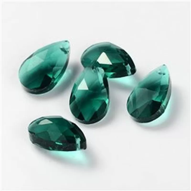 Pandantiv sticlă fațetată verde apă de mare Pandantiv sticlă fațetată verde apă de mare