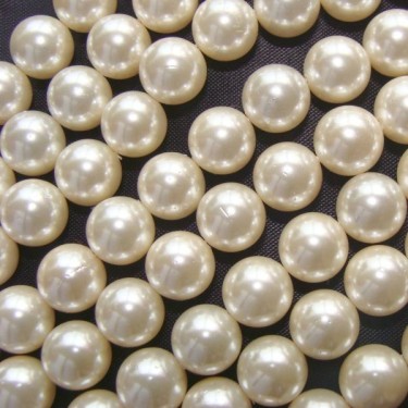 Margele perle imitatie sidef 10mm alb-bej -1buc